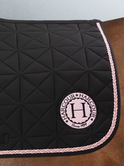 Tapis de selle Suze CSO Octobre Rose Harcour Tapis de selle Suze CSO Octobre Rose Harcour