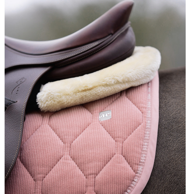 Tapis de selle velours Gem rose ambiance