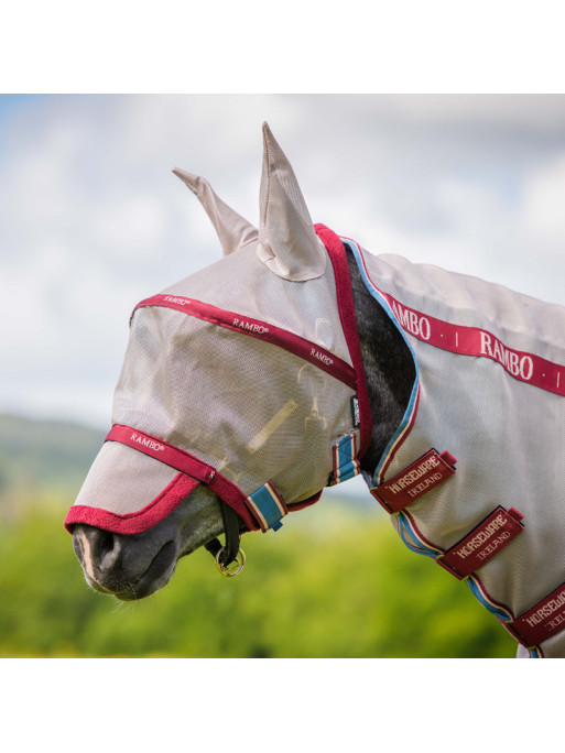 Masque anti-mouches Rambo Plus Horseware blanc cerise bleu 1 Masque anti-mouches Rambo Plus Horseware blanc cerise bleu 1