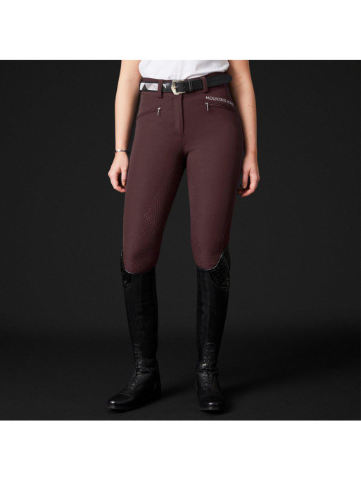 Pantalon d'équitation Diana Mountain Horse bordeaux ambiance 1 Pantalon d'équitation Diana Mountain Horse bordeaux ambiance 1