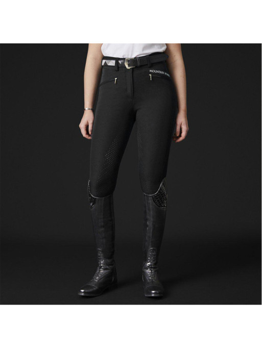 Pantalon d'équitation Diana Mountain Horse noir ambiance 1 Pantalon d'équitation Diana Mountain Horse noir ambiance 1