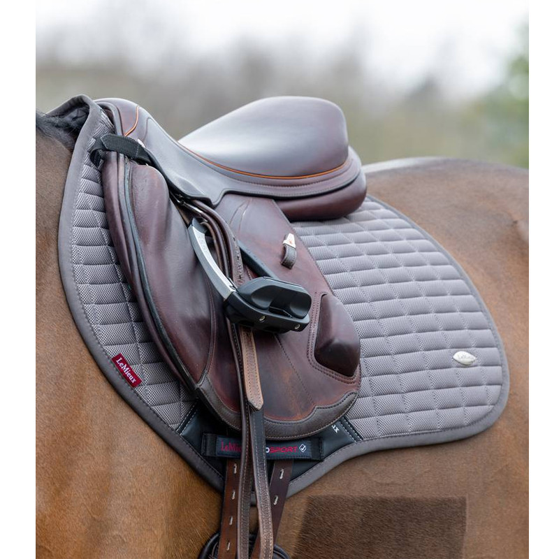 Tapis de selle Self-Cool Close Contact Square LeMieux