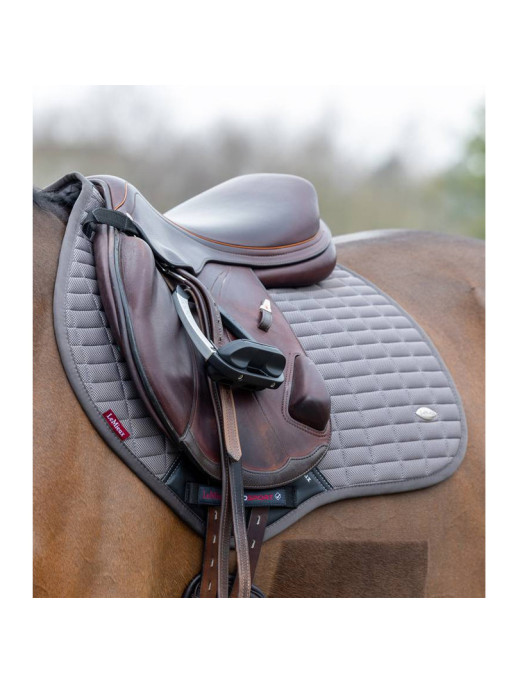 Tapis de selle Self-Cool Close Contact Square LeMieux